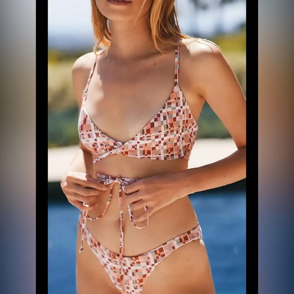 LSPACE Kristen Tie Bikini Top & Camacho Bikini Bottoms - Picture 1 of 8